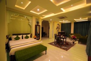 Honeymoon Suite Room-min